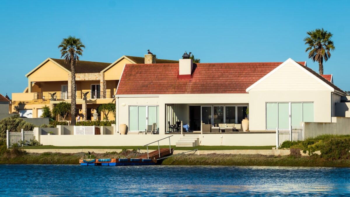 home insurance for lakefront properties in USA